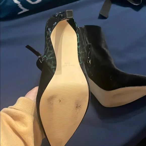 Elegant Black Ankle Boots - Picture 3 of 5